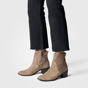 Paul Green Boot Antelope Suede
Ankle size UK  4.5 US 7 NEW 
$449